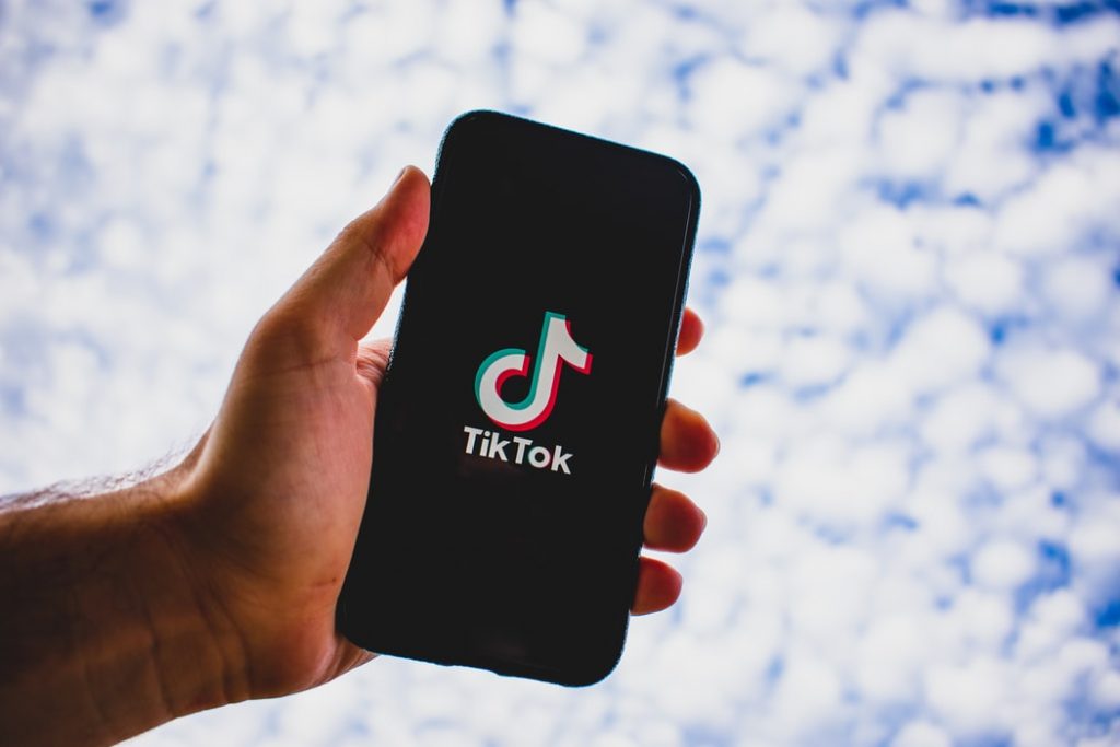 Hoe werkt TikTok - platform voor het delen van video's en viral content